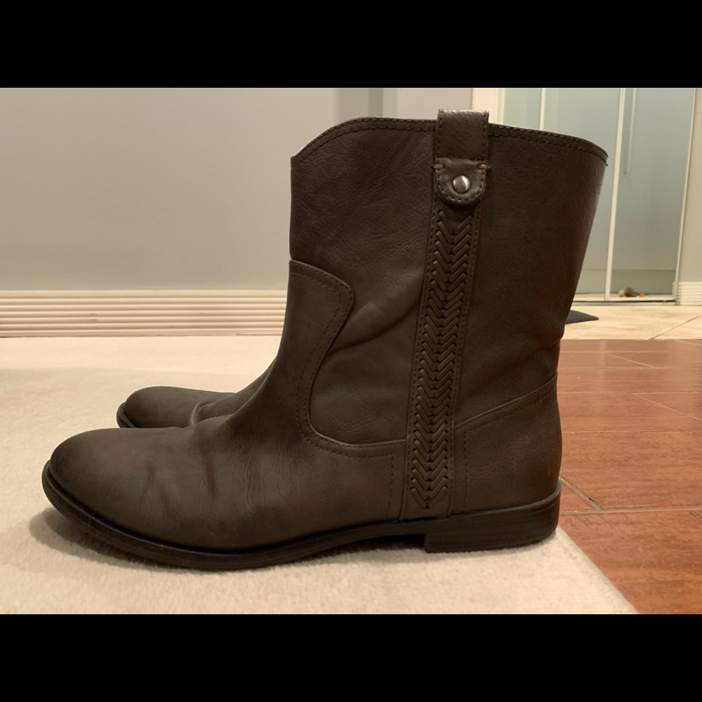 Bass boots